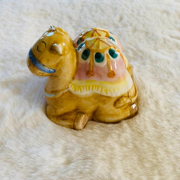 Lefton Coin Bank Double Camel Loving Couple 4 X 3.25 inches 2003 - Picture 5 of 12